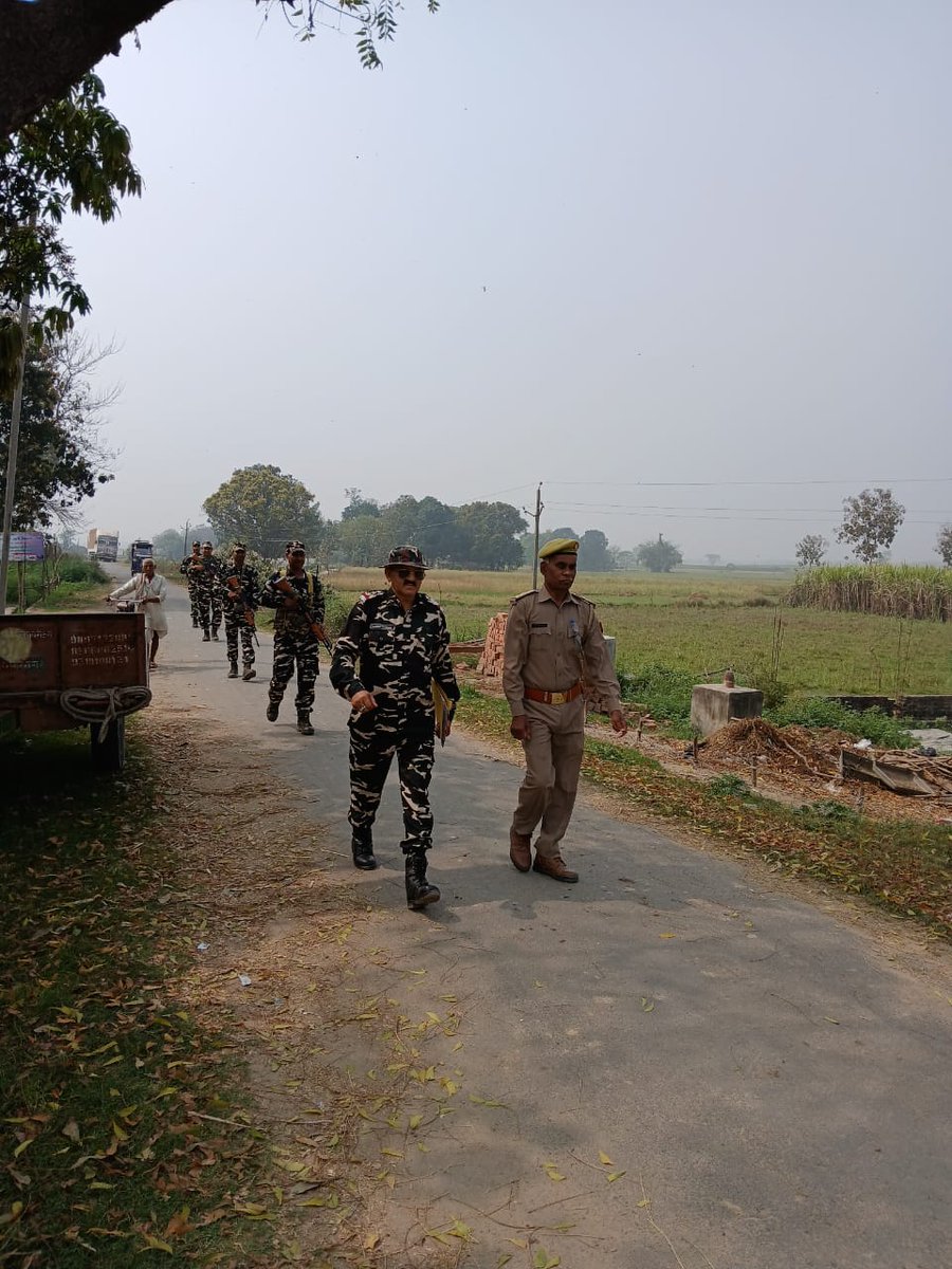 9BnSSB_INDIA's tweet photo. 09वीं वाहिनी SSB बलरामपुर के जवानों ने स्थानीय पुलिस के साथ सीमावर्ती क्षेत्र में संयुक्त गश्त कर सुरक्षा व्यवस्था को सुदृढ़ किया।
#SSB_INDIA
#SSBFTRLUCKNOW
#SSBSHQGKP
#JointPatrolling
#PoliceCoordination
#VigilantForNation
#StrongBorders
#ServingNation https://t.co/N2JRnyrjLc