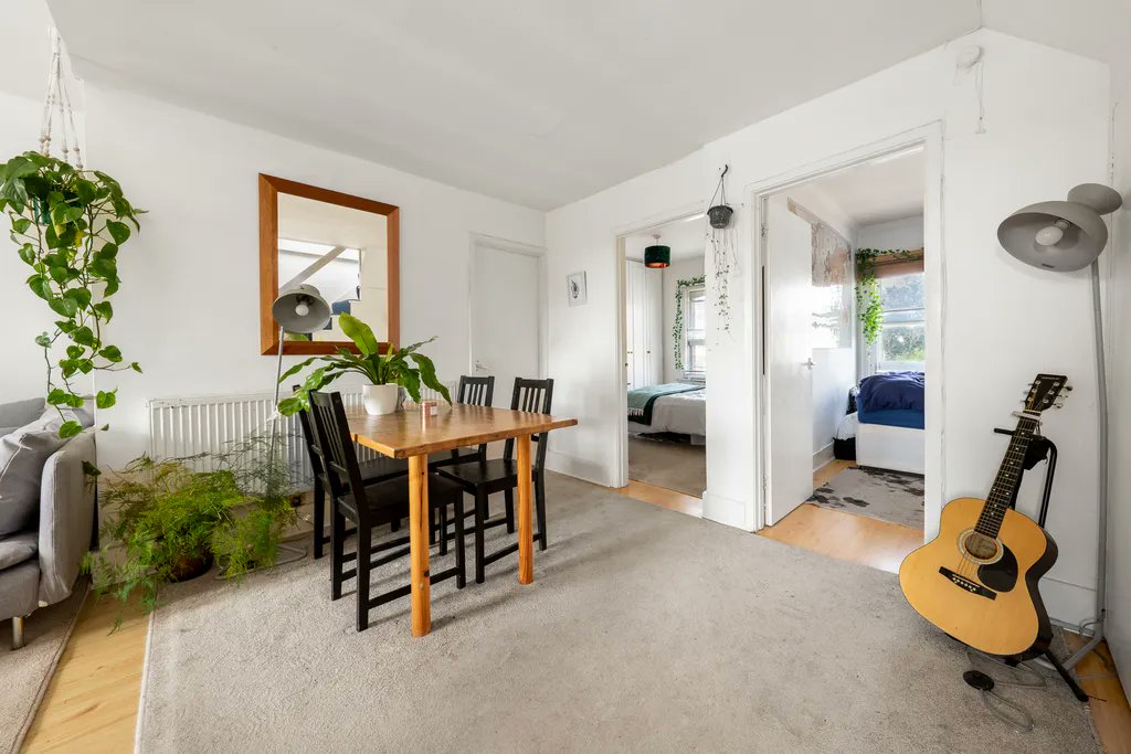 Camden Park Road, NW1 Charming 2-bed period conversion with roof terrace &amp; spacious reception/dining room. Close to Kentish Town, Camden Road &amp; Caledonian Rd stations. Available 18 April 2026. Contact us for more details. zoopla.co.uk/to-rent/detail…
#Camden #NW1 #LondonRentals