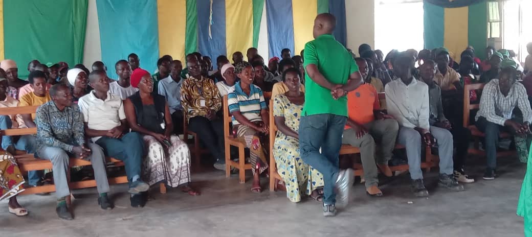 NyarugengeBuges's tweet image. Kuri uyu mugoroba wo kuwa 13/03/2026 mu murenge  @NyarugengeBuges  umunyamabanga nshingwabikorwa w'umurenge wa @NyarugengeBuges Bwana #KazunguInnocent ari kuganiriza ibyiciro bitandukanye: IZu,Para-Social,Mudugudu,Abanyamabanga nshingwabikorwa b'utugari, ni muri gahunda ya #GAD