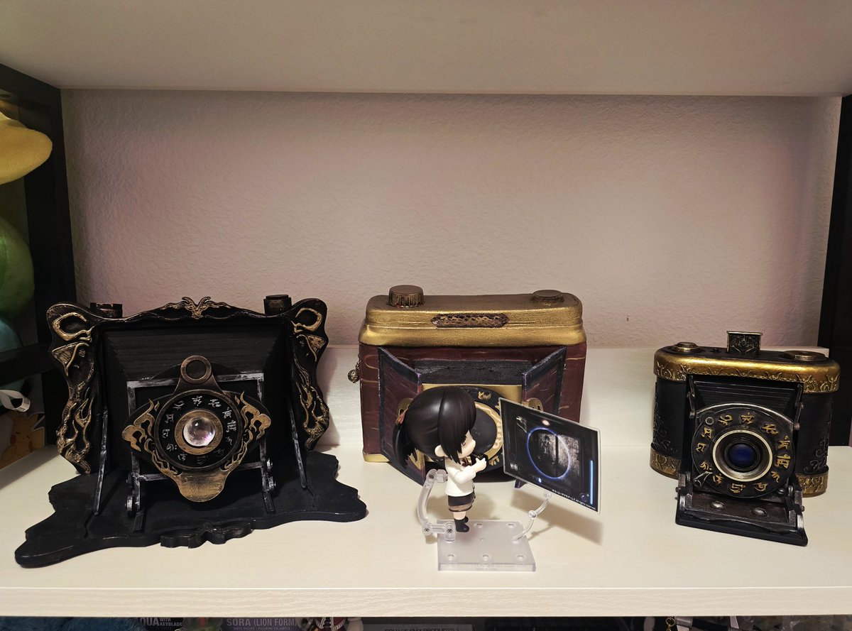 Fruitcake in Korea tweet media