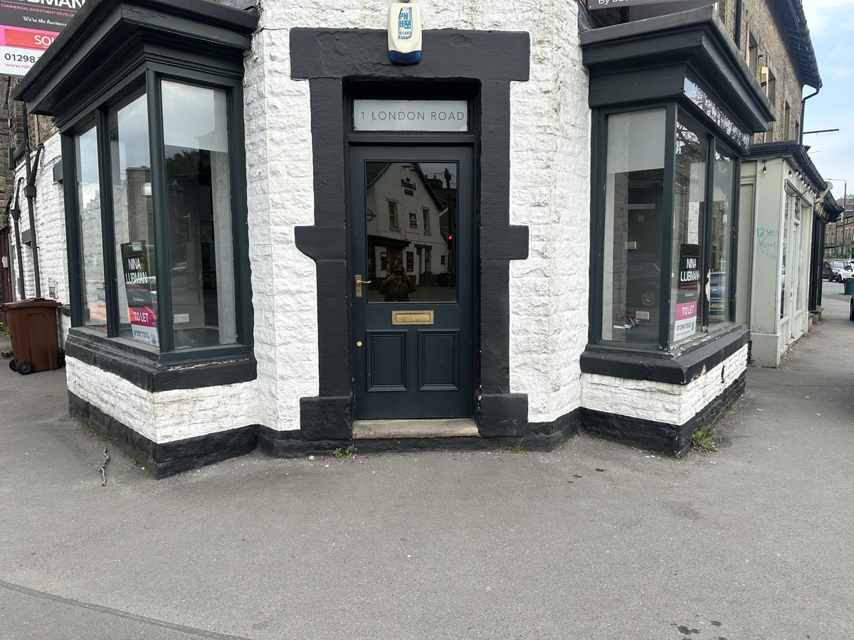 REMINDER: A TENANTED #BUXTON INVESTMENT PROPERTY IS BEING AUCTIONED NEXT WEEK! A COMPLETELY COMMERCIAL RETAIL UNIT. GUIDE PRICE: £85,000 (+FEES). More information in the legal pack. #Auction Date: March 17-18 2026. Offered in association with AHNW. #investmentproperties
