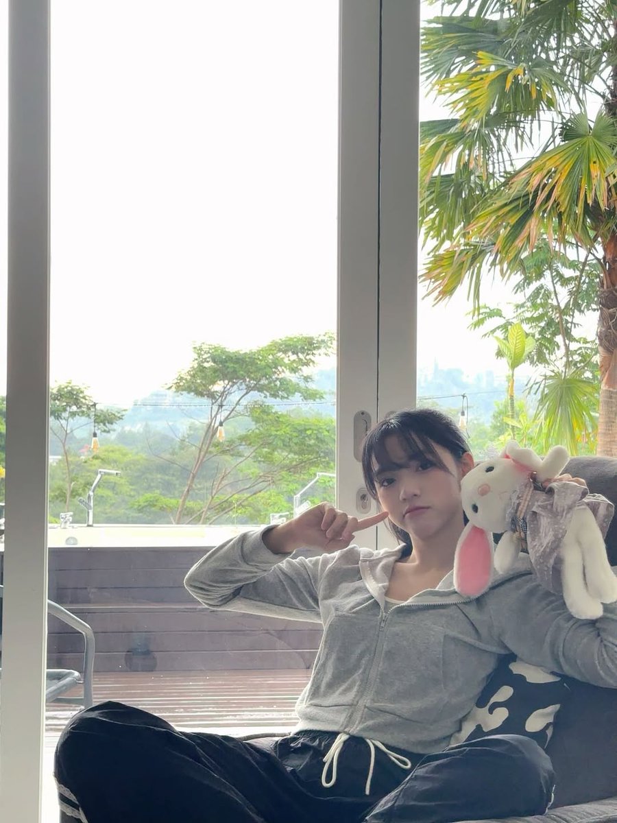 ─ aboutralie tweet media