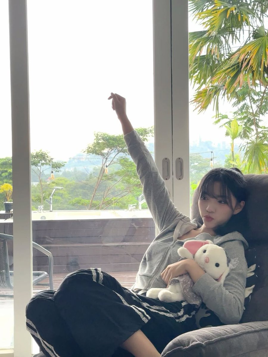 ─ aboutralie tweet media