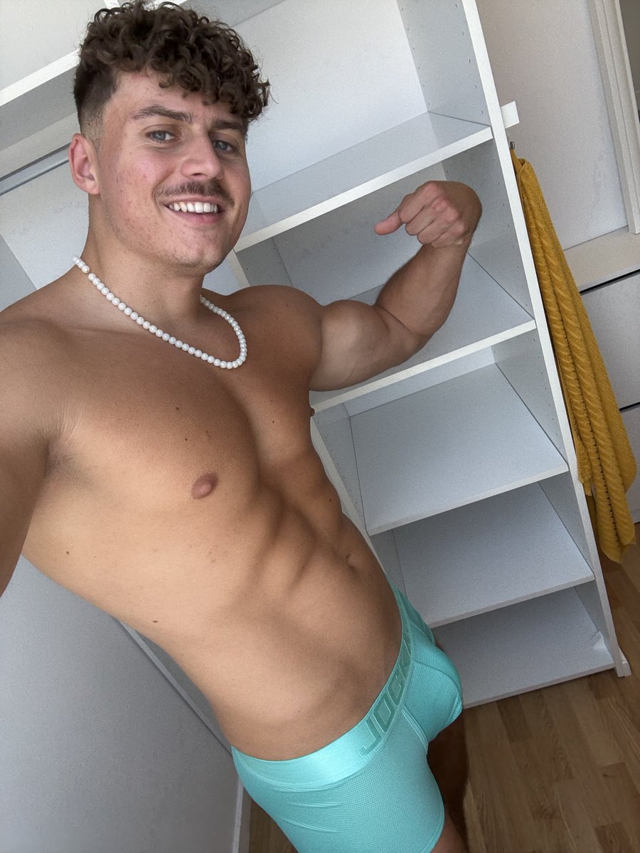 A❤️N❤️D❤️R❤️E❤️A❤️S tweet media