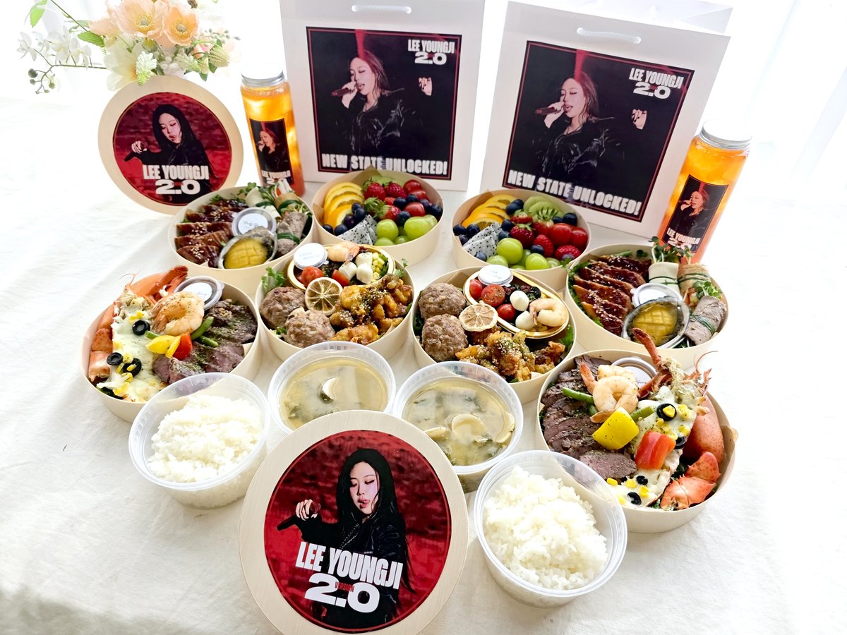 support_LYJ's tweet photo. 🍄 2026 #이영지 월드투어 <2.0> IN SEOUL 팬서포트 완료 🍄

안녕하세요, 2026 LEE YOUNGJI WORLD TOUR <2.0> IN SEOUL 공식 팬 서포터즈 SUPPORTERS 2.0입니다.

2.0 월드투어의 시작을 응원하기 위해 진행한 도시락, 꽃다발, 케이크 팬 서포트의 사진을 공유합니다!

영지님을 위해 이번 서포트에 관심과 사랑을 보내주신 모든 팬 여러분께 다시 한 번 진심으로 감사드립니다.

무대 위에서 오래도록 빛날 영지님을 앞으로도 계속 응원해 주세요!