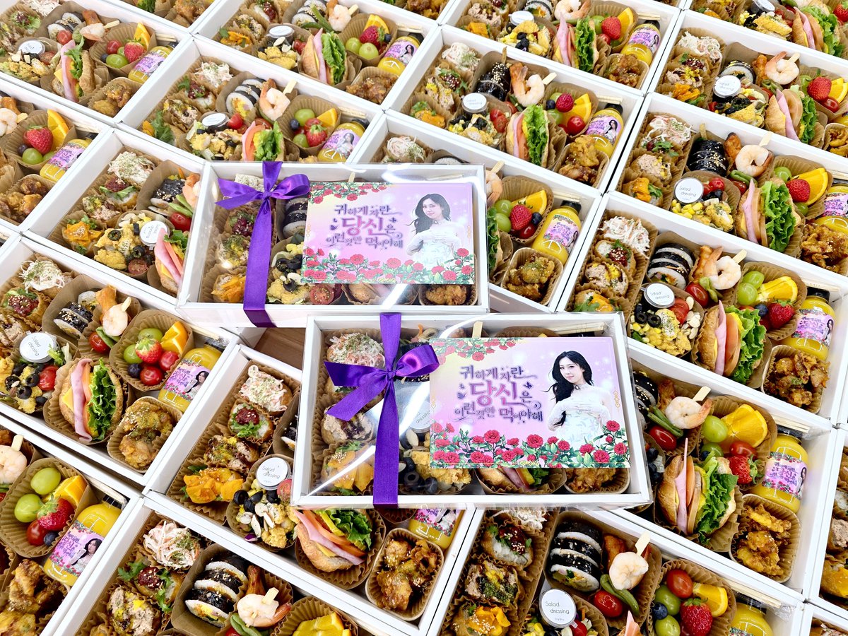 support_LYJ's tweet photo. 🍄 2026 #이영지 월드투어 <2.0> IN SEOUL 팬서포트 완료 🍄

안녕하세요, 2026 LEE YOUNGJI WORLD TOUR <2.0> IN SEOUL 공식 팬 서포터즈 SUPPORTERS 2.0입니다.

2.0 월드투어의 시작을 응원하기 위해 진행한 도시락, 꽃다발, 케이크 팬 서포트의 사진을 공유합니다!

영지님을 위해 이번 서포트에 관심과 사랑을 보내주신 모든 팬 여러분께 다시 한 번 진심으로 감사드립니다.

무대 위에서 오래도록 빛날 영지님을 앞으로도 계속 응원해 주세요!