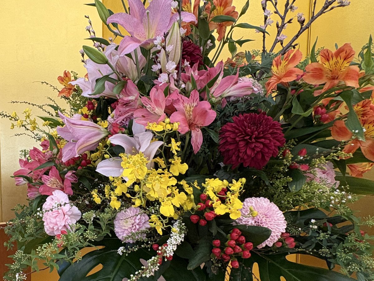 ご卒業おめでとうございます💐
パーティーはお楽しみいただけましたか？

東美で過ごした時間が、
これからのみんなの力になりますように。

またいつでも東美に遊びに来てくださいね！

#東洋美術学校 #卒業おめでとう