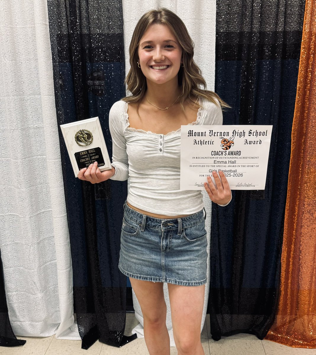 EmmaHall003's tweet photo. Sophomore basketball banquet and achievements! 🏀 @mikemillsnc https://t.co/ILPFh6qmXt