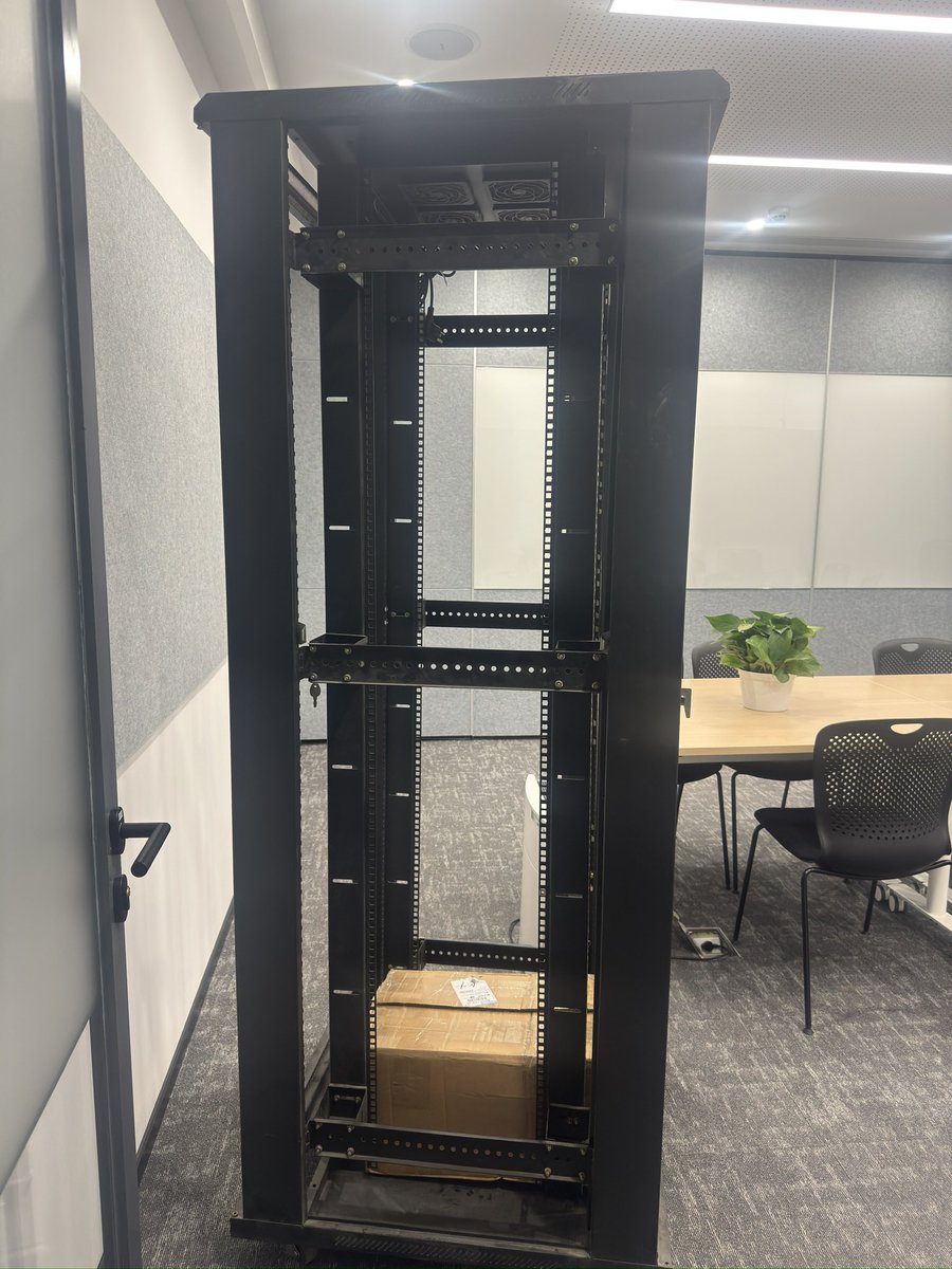 runaifly's tweet photo. on construction https://t.co/3zUJdXw4JY