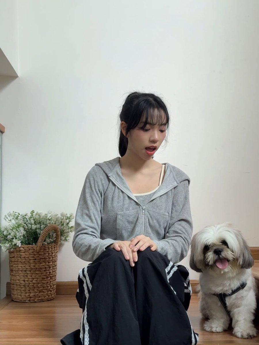 ─ aboutralie tweet media