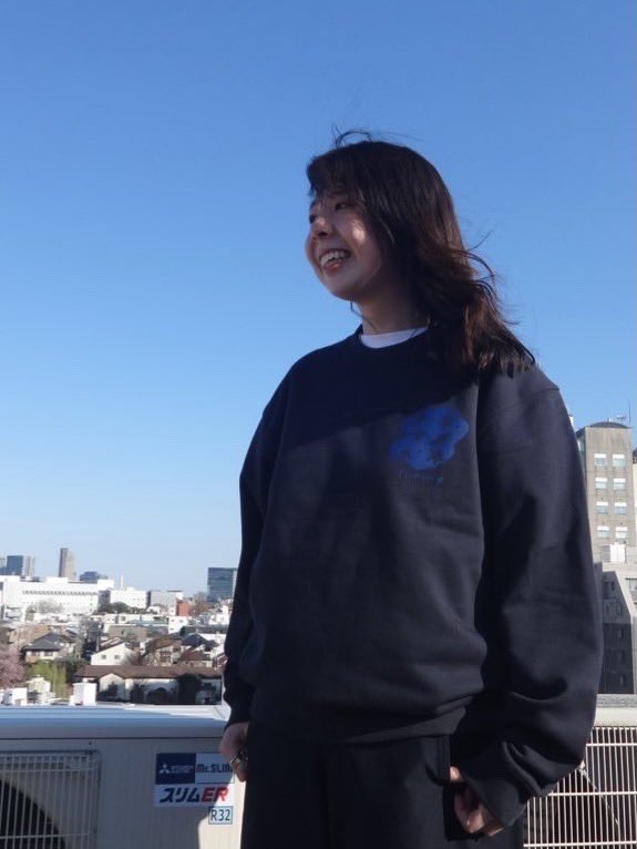 Timmy_band's tweet photo. New goods 🌬️

春風トレーナー （L / XL）  
各5000円

イラスト @sumiccoii 
モデル @cawairi （Lサイズ着用） https://t.co/r4bFs8dGKM