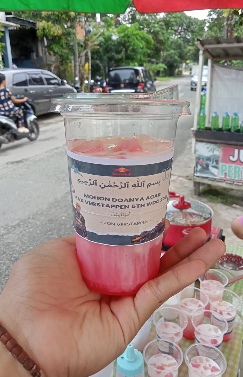 sudah jalur langit banget ini tiap jumat <a href="/redbullracing/">Oracle Red Bull Racing</a> tolong lah <a href="/Max33Verstappen/">Max Verstappen</a> berikan kebangkitan