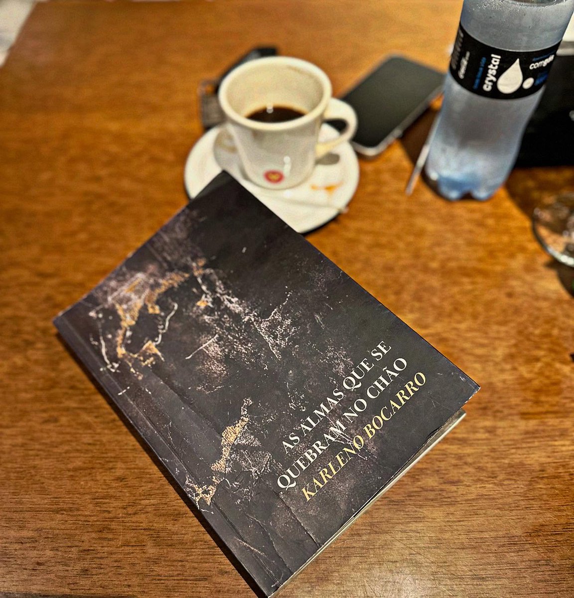 No meu romance "As Almas que se Quebram no Chão", como bem percebeu Gustavo Pontes em sua postagem aqui no Instagram, Berlim (a história também transcorre em Leipzig, Praga, Moscou, São Paulo...), não é apenas pano de fundo do enredo. Como verdadeira personagem, ela é parte viva