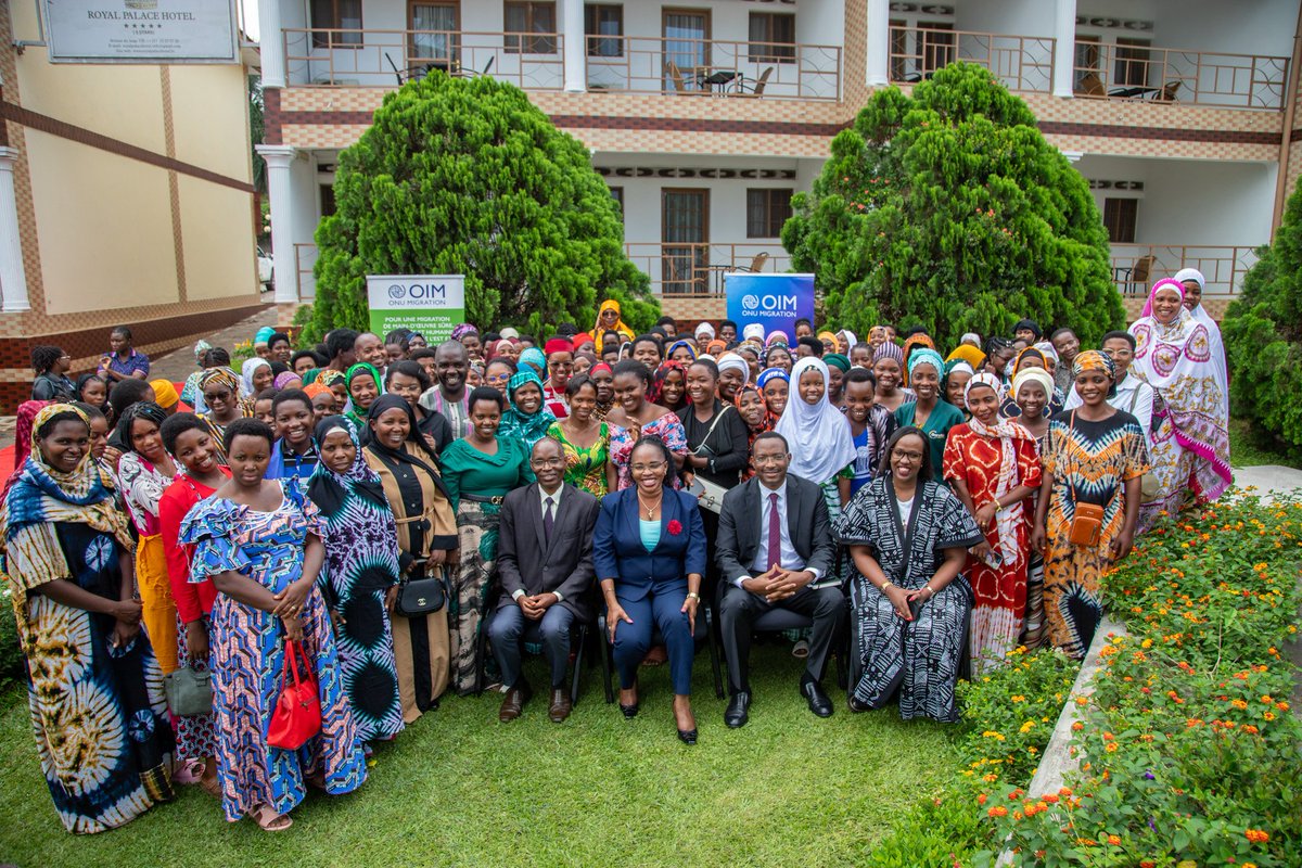 IOMBurundi's tweet photo. Informed decisions are key to safe and regular migration.

This week, IOM 🇧🇮 joined @MAEBurundi &amp; ORAAB to mark #InternationalWomensDay by supporting women aspiring to migrate for work through financial literacy training and pre-departure information.

Supported by @FCDOGovUK 🇬🇧 https://t.co/4fmcoQnlnH