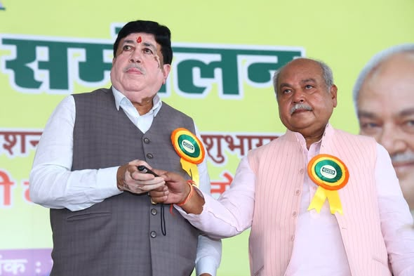 IFFCO_MP's tweet photo. इफको द्वारा मुरैना,में विशाल किसान सम्मेलन तथा निःशुल्क नेत्र परीक्षण एवं मोतियाबिंद ऑपरेशन शिविर का आयोजन इफको के माननीय अध्यक्ष श्री दिलीप संघाणी जी तथा म.प्र विधानसभा के माननीय अध्यक्ष श्री नरेंद्र सिंह तोमर जी की उपस्थिति में किया गया @nstomar @Dileep_Sanghani https://t.co/by62d5ZAS4