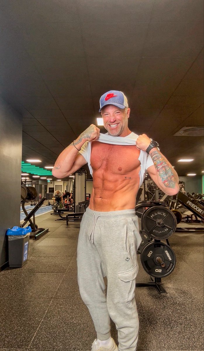 Simon❌ tweet media