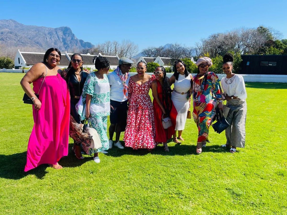 ExParte_spy's tweet photo. @DOJCD_ZA
@AdvoBarryRoux
@SAPoliceService
Do we still need more evidence?
When can we start with lifestyle audit?
We still going to produce evidence of high deposits towards her properties from various court parties?
#LifeStyleAudit
#courtfilesaresoldinRandburg
#Injustice https://t.co/uGsdLeezj3