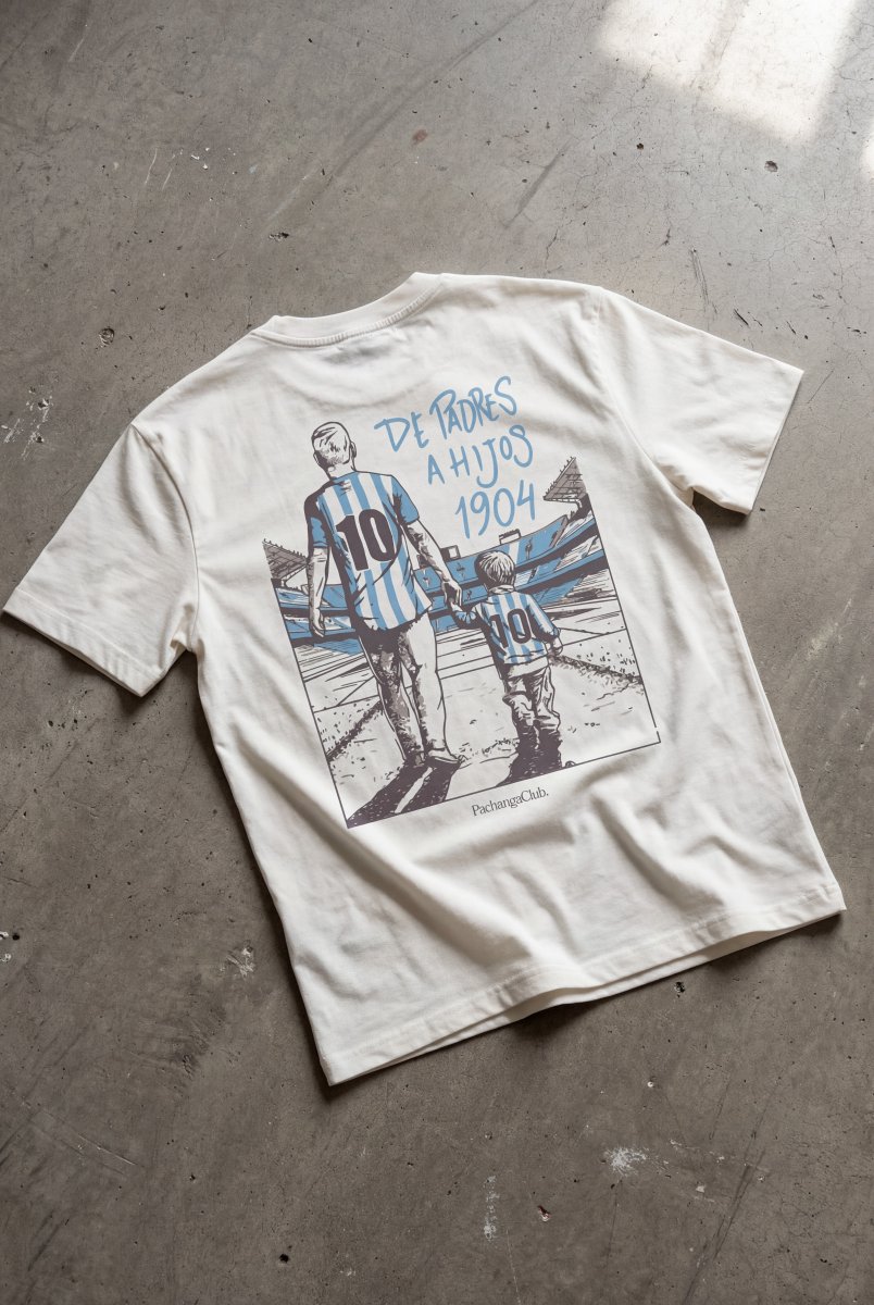 PachangaClub__'s tweet photo. 𝑵𝒐 𝒔𝒆 𝒆𝒍𝒊𝒈𝒆. 𝑺𝒆 𝒉𝒆𝒓𝒆𝒅𝒂. 

Nueva Colección "De padres a hijos" ya disponible en nuestra web