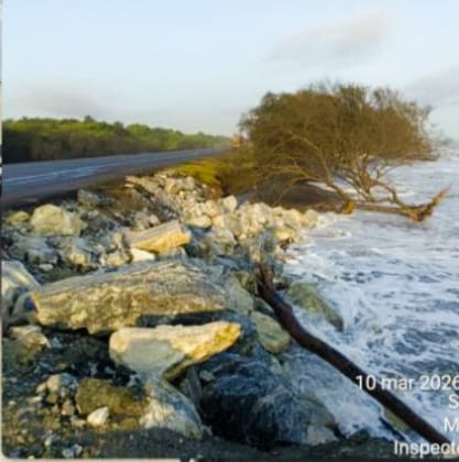 #ATENCIÒN Fuerte oleaje y viento afectaron la  protecciòn de los kilometros 18, 19 y 20 de la vìa #Ciènaga y #Barranquilla