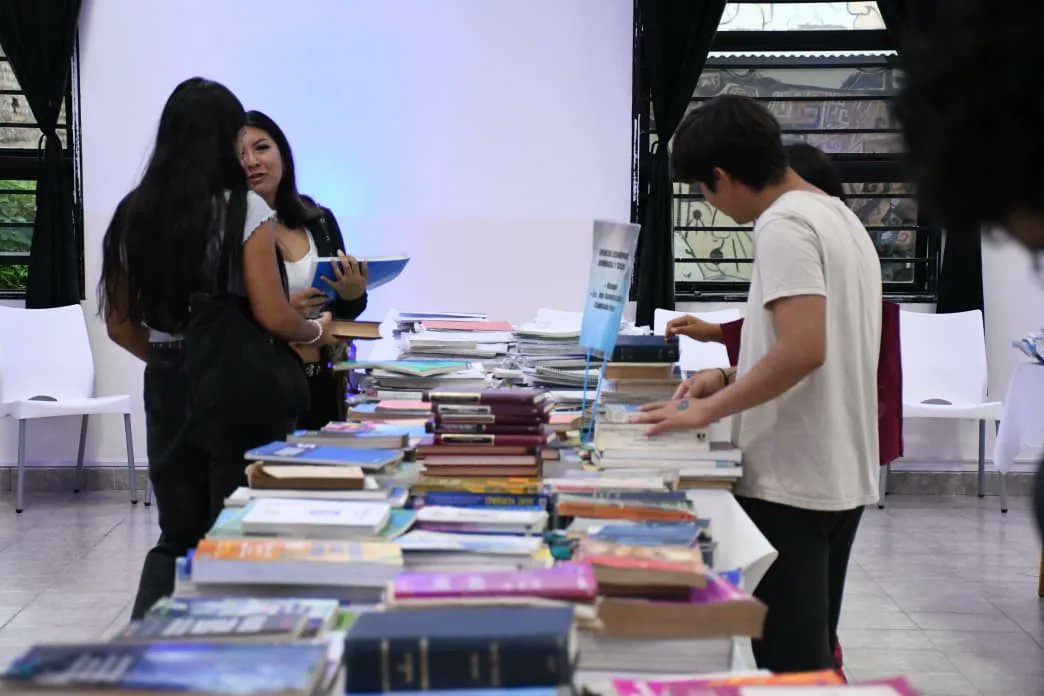 ➡️ Sumate a la 2° colecta de libros y apuntes del nivel superior

Se recibirá el material de estudio desde el lunes 16 y hasta el miércoles 25 de marzo

👉 bumnews.com.ar/sumate-a-la-2-…