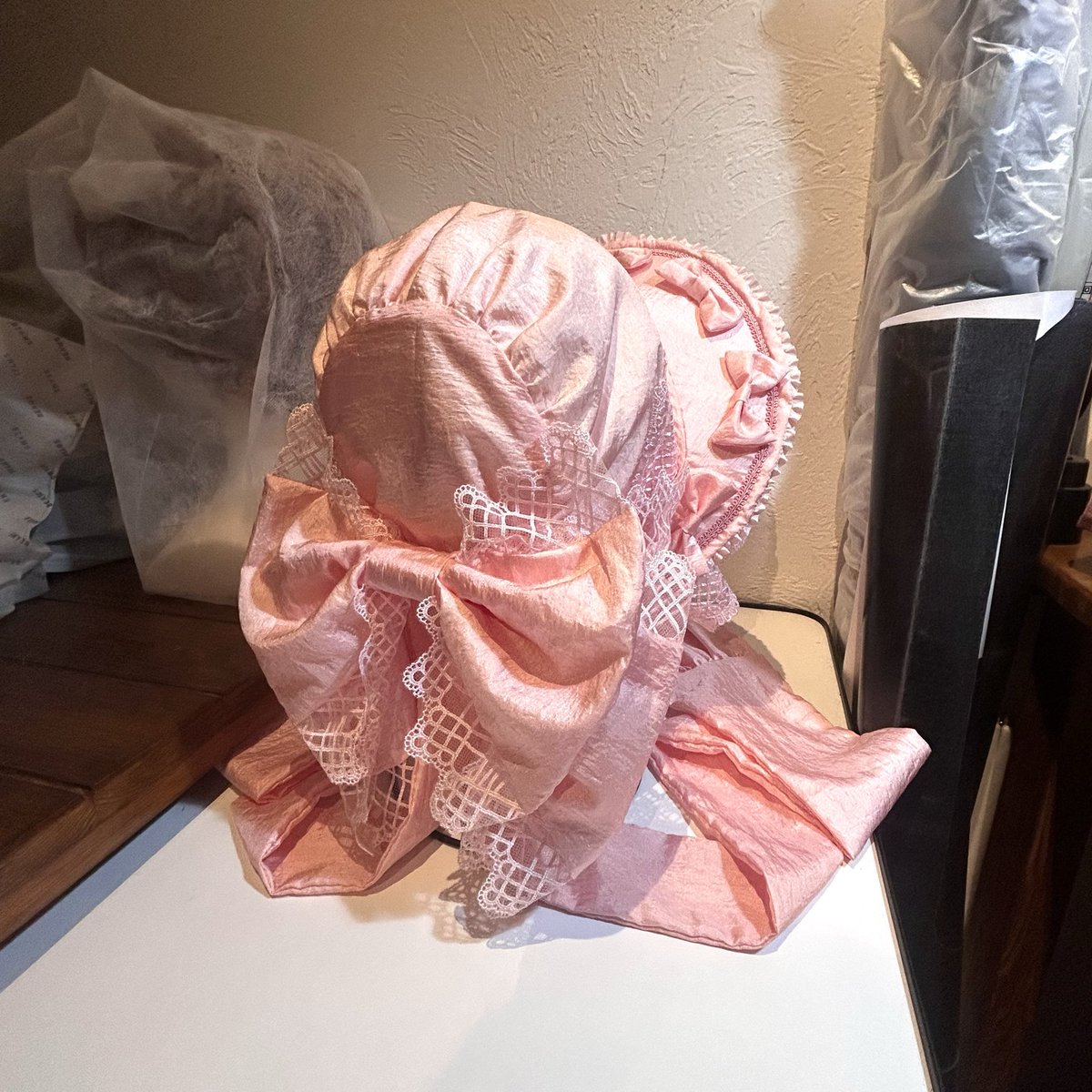 #GLM14 に出品する
姫ロリ ボンネット制作中です
カラーはライトピンク
1点ものです
明日自然光で写真撮れたら
またあげます

#ゴスロリマーケット