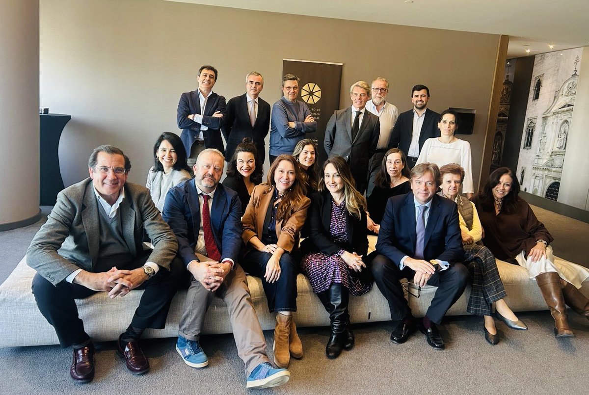 IGobernanzaEmp's tweet photo. Nueva etapa! Edición 31ª #Sevilla
Enhorabuena a todos los acreditad@s 🌟. Privilegiados por haber compartido y seguir haciéndolo desde #IGEClub 

#ConsejosDeAdministración #GobernanzaEmpresarial #GobiernoCorporativo https://t.co/qAdsX32B1f