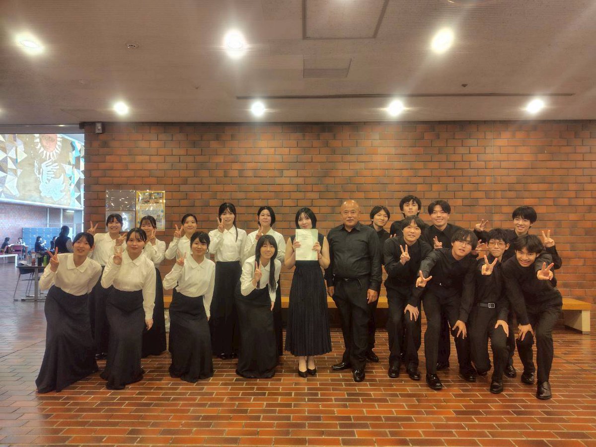 UnivChorusFes's tweet photo. 本日最初に紹介するのは「富山大学合唱団」です！
@tomiUnichorus

富山大学合唱団は、大学内の男声・女声合唱団の合併により誕生し��した。
未経験者が大多数を占める中、19名で和やかに楽しく、そしてメリハリをつけながら週3回練習しています。
#オンライン合唱祭2026 https://t.co/5j9yIMcfR1