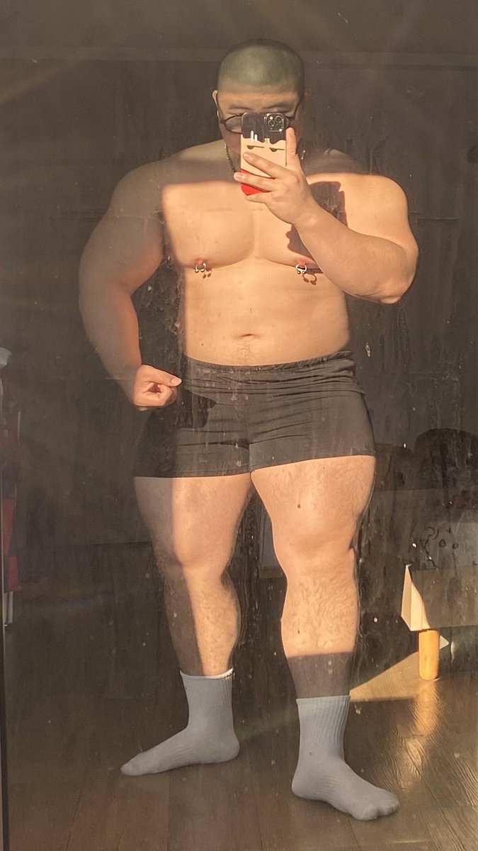 REEVEES1147's tweet photo. 其实我打了乳环我的乳头变得更加敏感啦，就不要再问我这个问题啦 https://t.co/szXjKPckEt