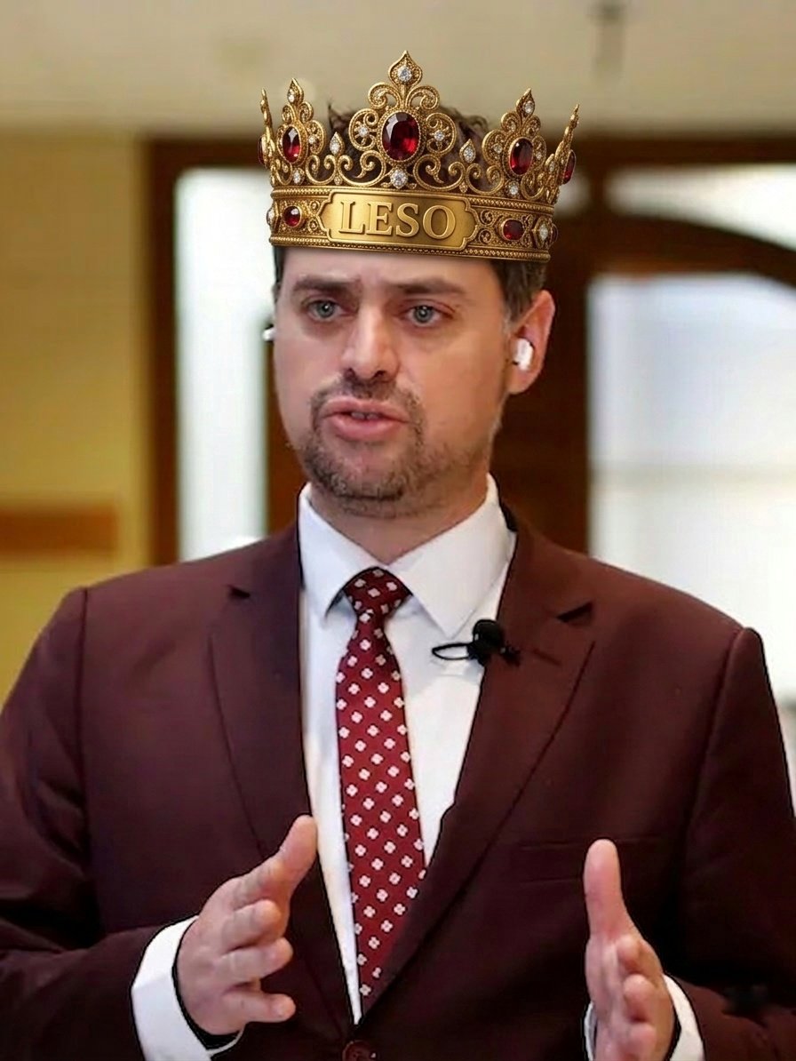 temukkano's tweet photo. Vivimos en un país fértil, donde todos los días nace uno y cada día los más imbéciles se superan a sí mismo.
Premio Lesos Awards del día para el diputado Daniel Manouchehri, por su oficio a Contraloría porque la Primera Dama sirvió almuerzos en La Moneda.
#Kast #Manouchehri https://t.co/WGWQGJQb6L