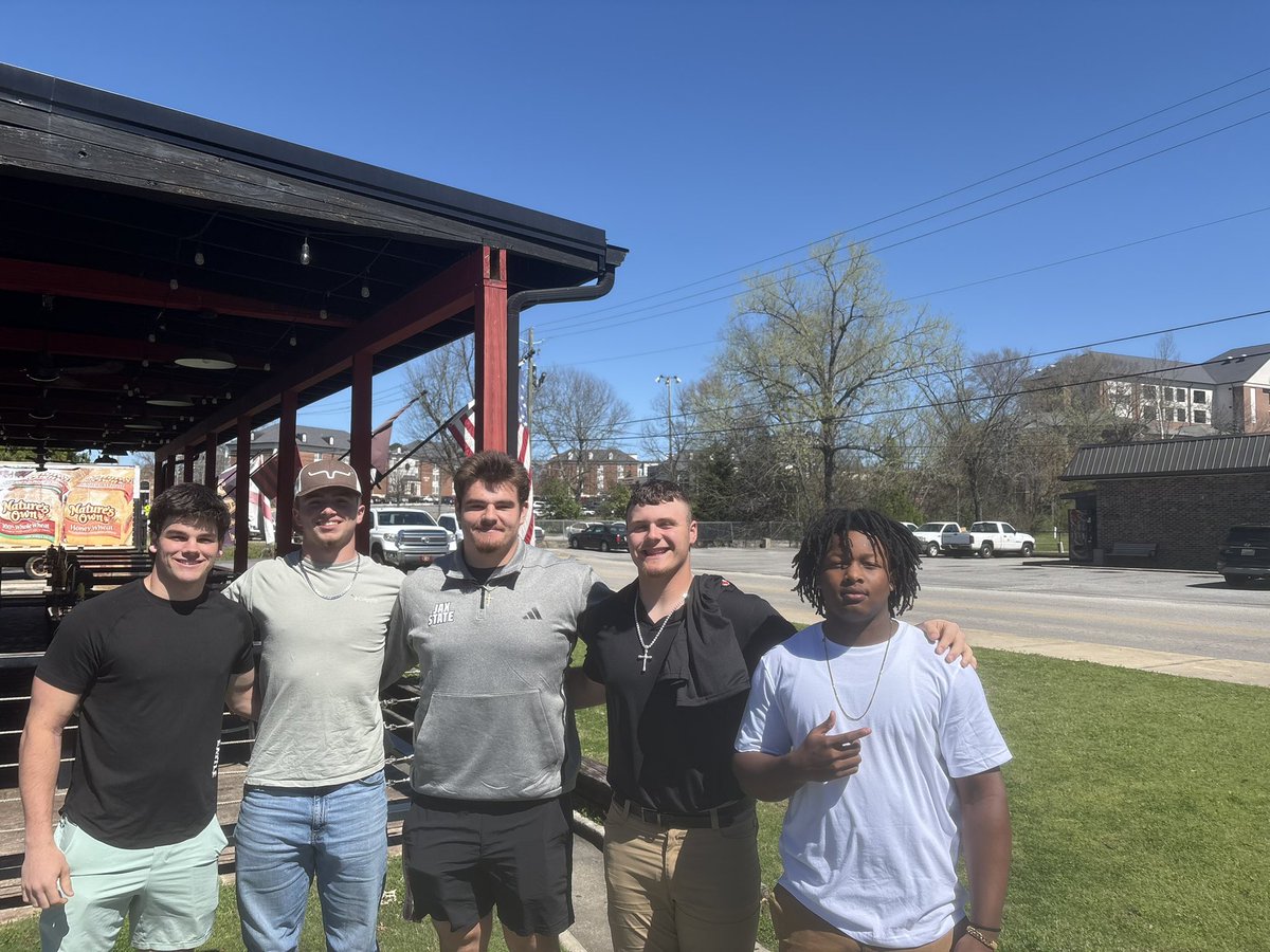 dfloww26's tweet photo. Had a great time on an unofficial visit at Jax State visiting @WillHathcock and seeing how a great program runs things, thank You @CoachKellyJSU for having us.
 
Go Dawgs‼️

@247recruiting @PatB5153 @PrepRedzoneFL @CoachBraswell1 @TaycoBulldogs https://t.co/vVXRrxkJF8