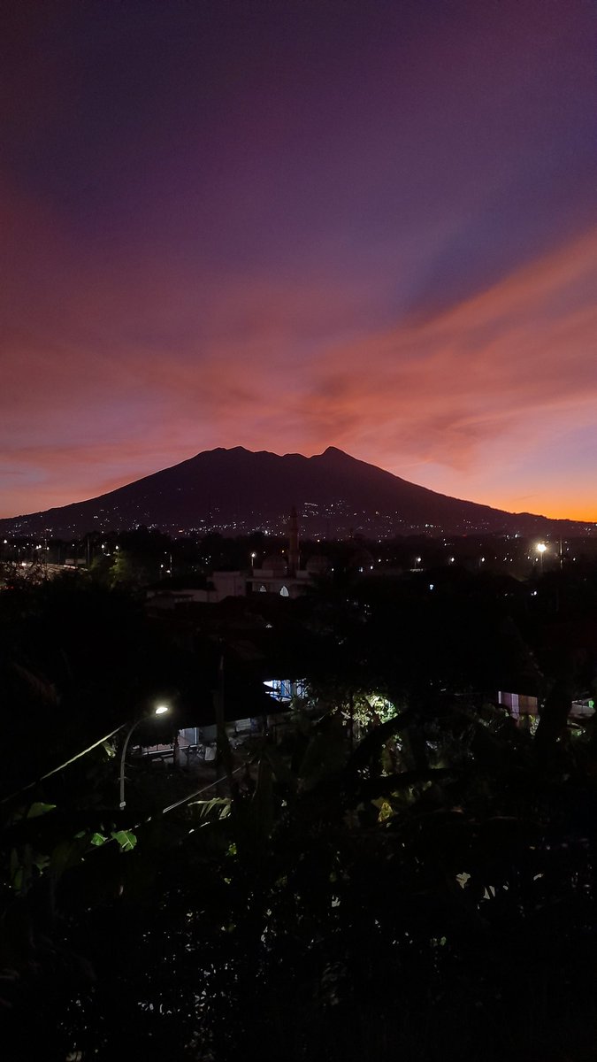 txtdaribogor's tweet photo. Langit bogor sore hari ini, sepertinya musim kemarau akan segera datang https://t.co/gy6yDxnt6u