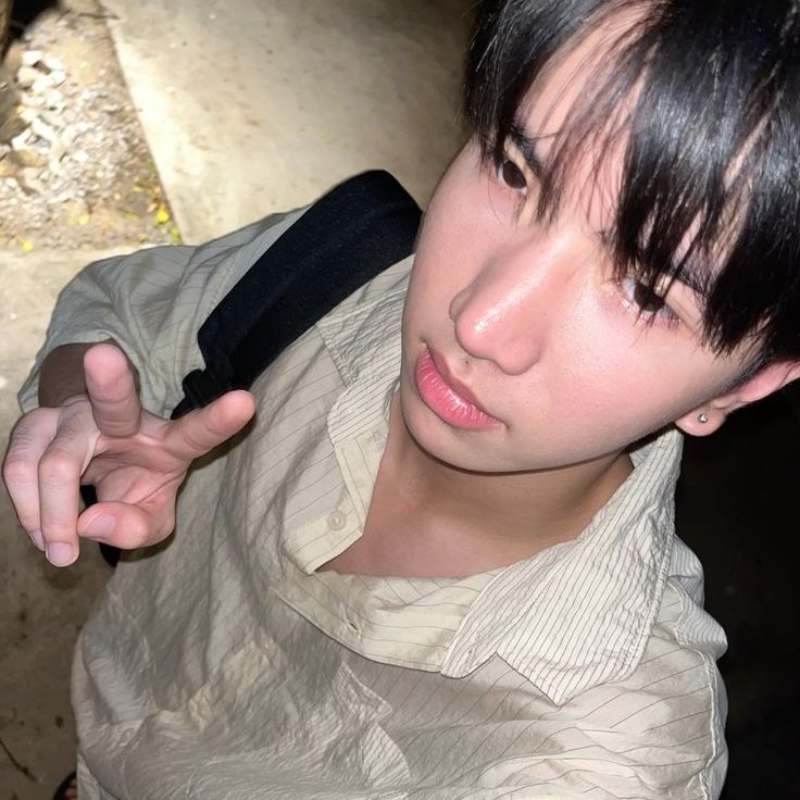 ขข. (ไม่ตอบ = นอน) tweet media