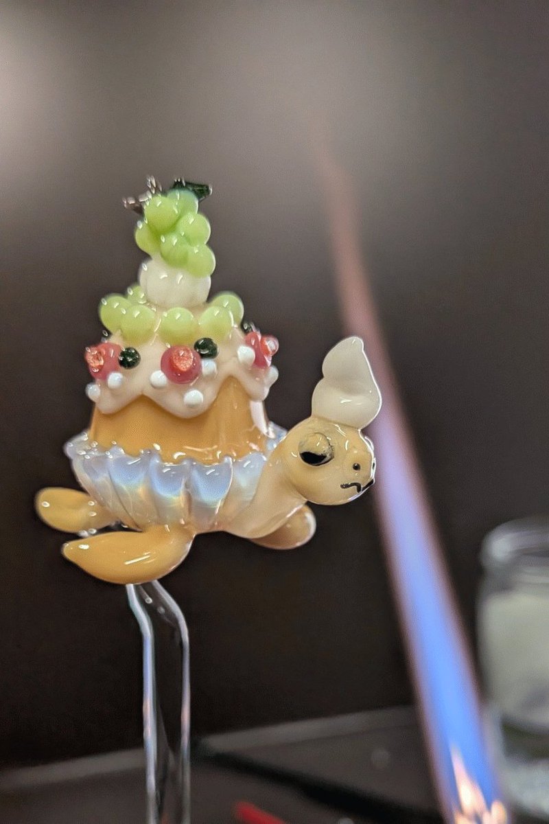 b_tomo_g's tweet photo. #glassart
#lampwork
#lampworkglass
#glassfigurine
#glasssculpture
#handmadeglass
#glassartist
#cupcaketurtle
#animalfigurine
#cuteart
#miniatureglass
#fantasyglass
#ガラス細工
#ランプワーク
#ガラス作家
#亀作品
#ガラスフィギュア
#KDS名古屋2026 https://t.co/FgCUmZnSZI