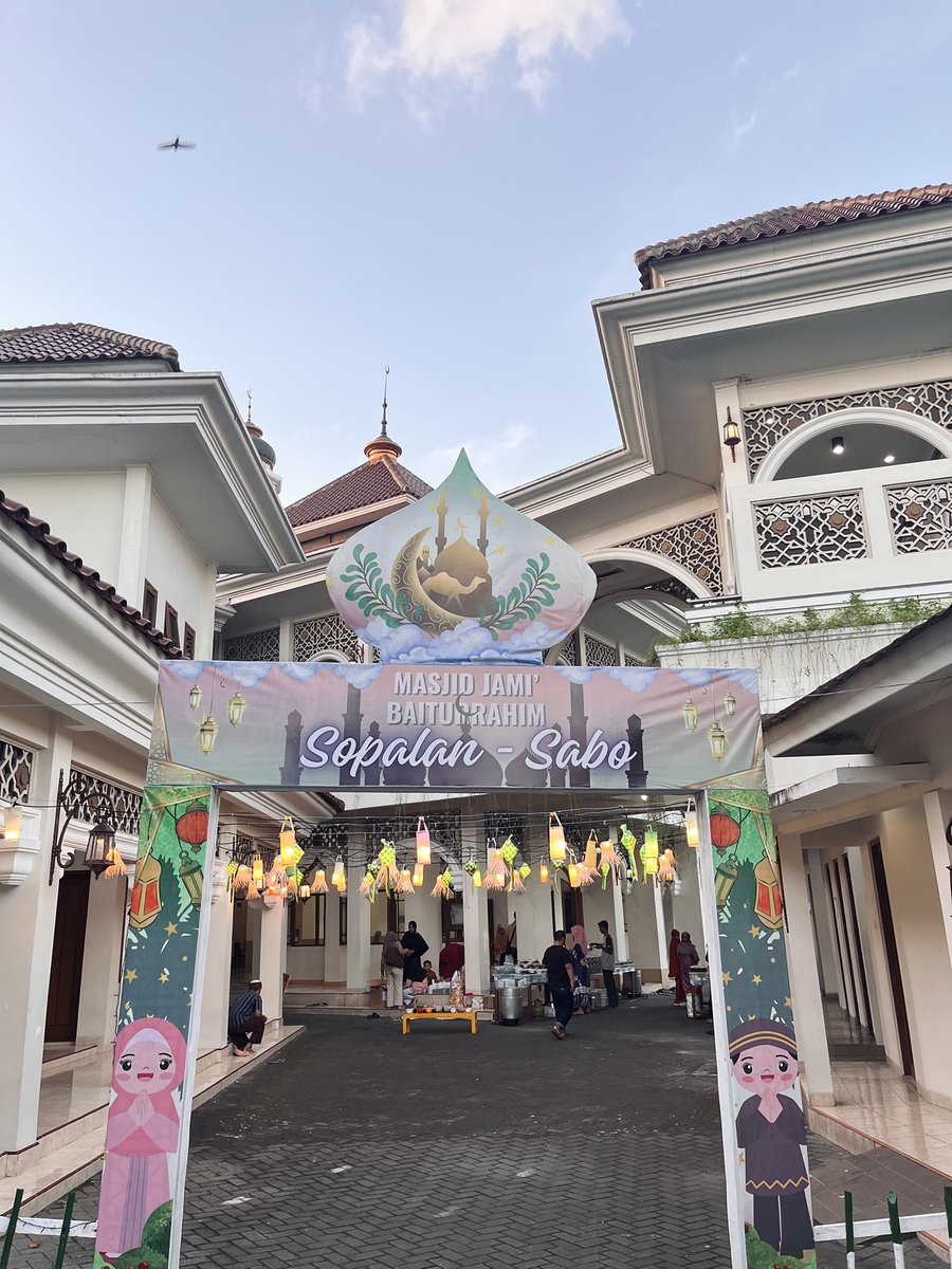 Green Boys Campus tweet media