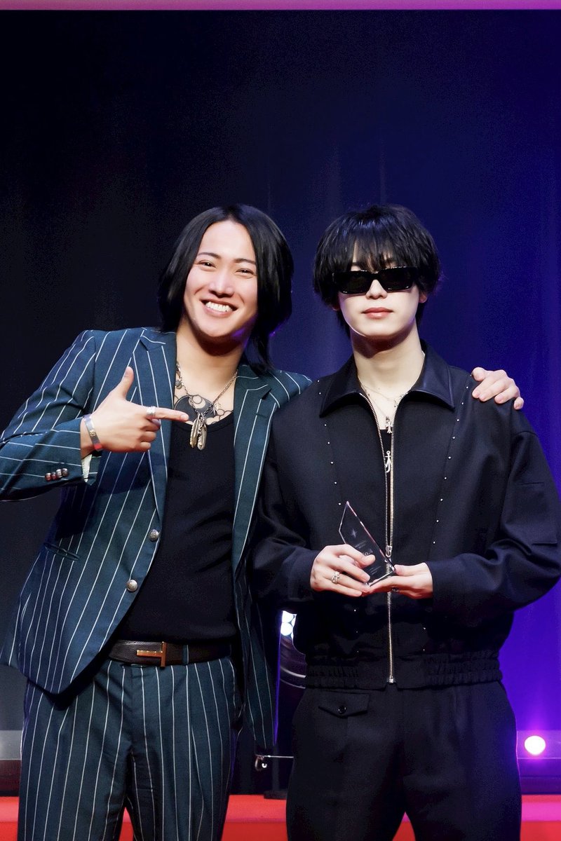 「心を殺してまでホストはやりたくない」

MAJESTY-本店-
すい

去年の表彰式で、僕はそう話しました。

そこから自分の売り方も在り方も
大きく変わりました。

正直、結果が出なくなって
売上もかなり落ちました。

それでも毎日出勤して
やることをやり続けていたら
少しずつ結果が出てきて、