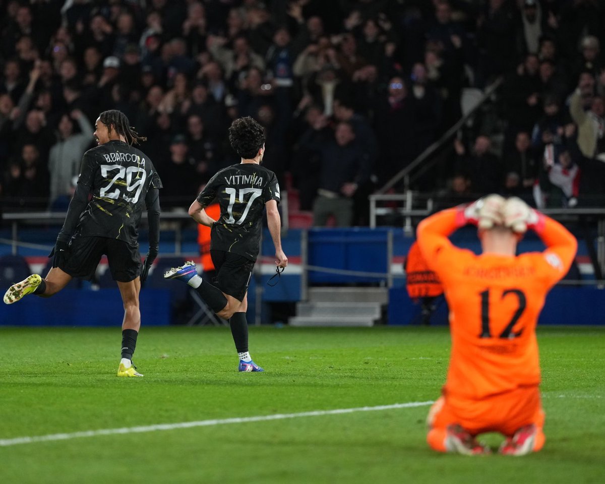 Chessy Hour® ☆☆ tweet media