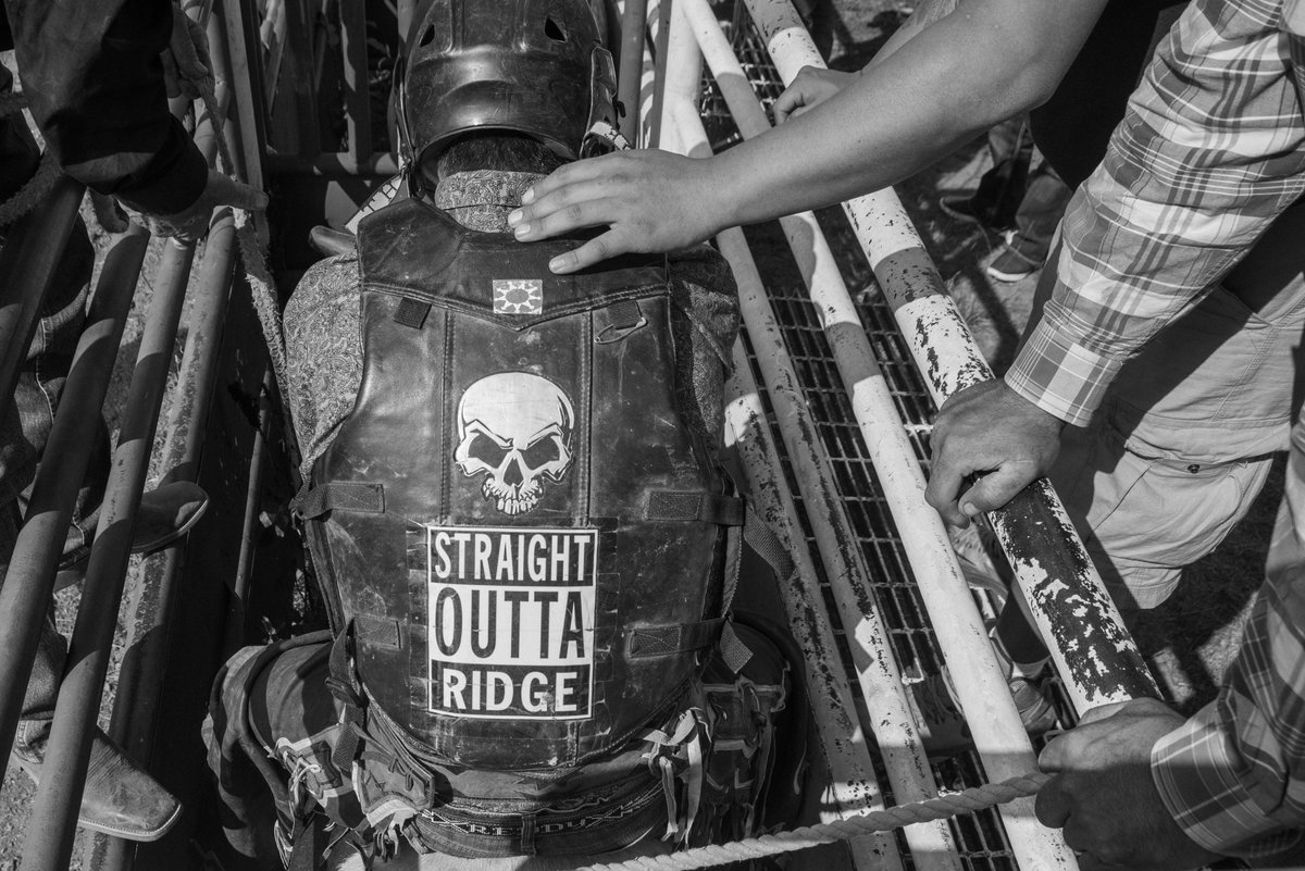elgallo7's tweet photo. Cole Reddy, 2017 Red Scaffold Rodeo, Red Scaffold, SD #Fridayphoto #HifromSD https://t.co/1TjZlytKyL