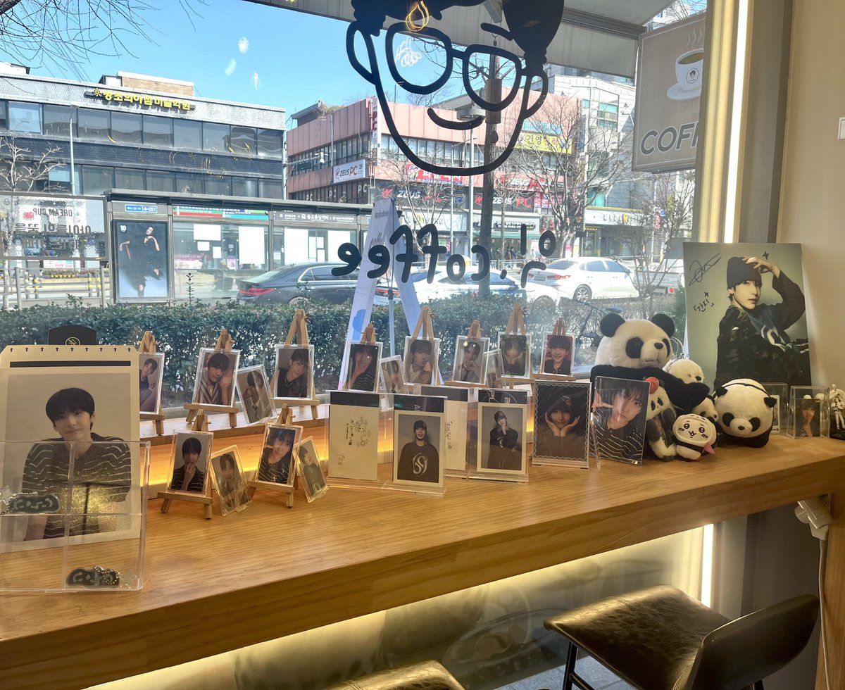 _chee_pop's tweet photo. 店内も可愛くて、店長さんも優しくて、みんなとたくさんお話しできて楽しかった🎶

#정현준 #JUNGHYUNJUN 
#PandaPieces_HJ #나만의_판다_조각 https://t.co/82Ip9w65Or