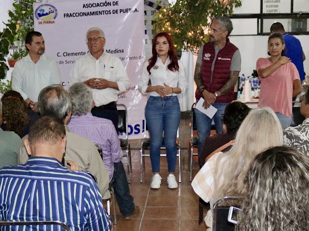 _marielasolis's tweet photo. En reunión de trabajo escuchamos las inquietudes y necesidades de la Asociación de Fraccionamientos de Puebla en materia de servicios públicos, con el objetivo de dar seguimiento y construir soluciones conjuntas, tal como lo ha instruido nuestro Alcalde @pepechedrauimx : trabajar cercanos a la ciudadanía y atender sus peticiones con responsabilidad.

Agradezco la disposición y el trabajo en equipo de @ClementeGomezM , Secretario de @Servicios_Pub , para fortalecer la atención y dar respuesta a estas solicitudes.
