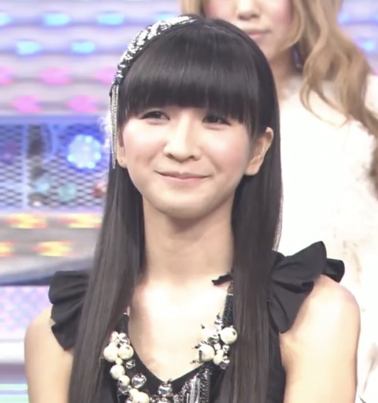 kashiyut1223's tweet photo. おいおいおいゆかちゃん可愛すぎるんですけど！！
どこのお姫様ですかー？？？
当時見てたら確実にトゥンクからの初恋してる😍
特にお口がやばい！ほんと唇の端が、
キュって上がってるの可愛すぎる！！！！！
ニマって感じで笑うのめっちゃ好き！！！
なんかタレ目もいつも以上にタレ目してるね🫶🏻 https://t.co/e9SS2Lk6fM