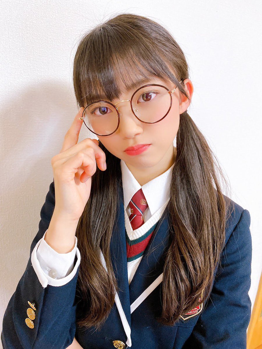愛桜ちゃん、メガネ姿が素敵ですね🥰
とっても秀才女子に見えますね！！
あ、😳
#佐藤愛桜　#櫻坂四期生　#櫻坂46
