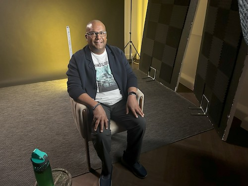 TheVoiceNews's tweet image. #YourVoiceMatters 

The hidden cost of advocacy: one man’s journey from lived experience to leadership

Mental health campaigner Chris Frederick reflects on burnout, visibility and the pressures Black voices face when pushing for change

voice-online.co.uk/opinion/commen…