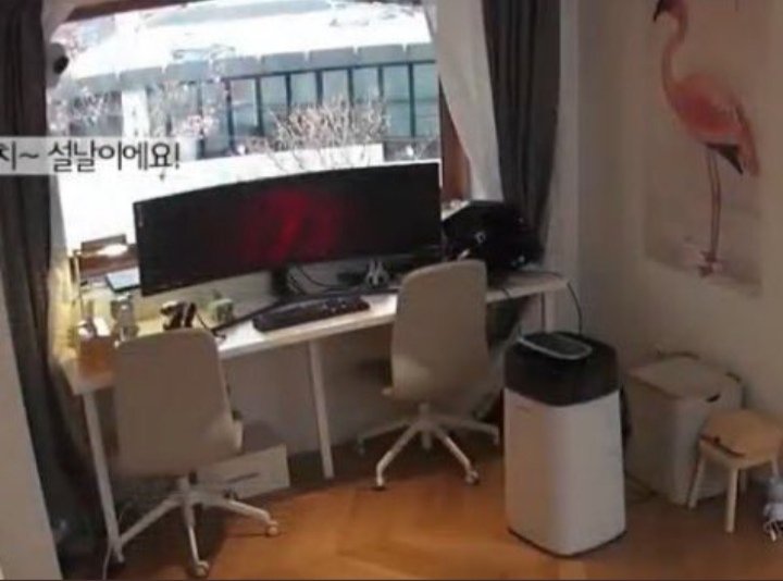 imtheedramaaa's tweet photo. Everyone being shocked seeing her typing speed, this was the PC given by yg for her in BLACKPINK house years ago mind you 😭😭😭 https://t.co/rh6a1cMgdn