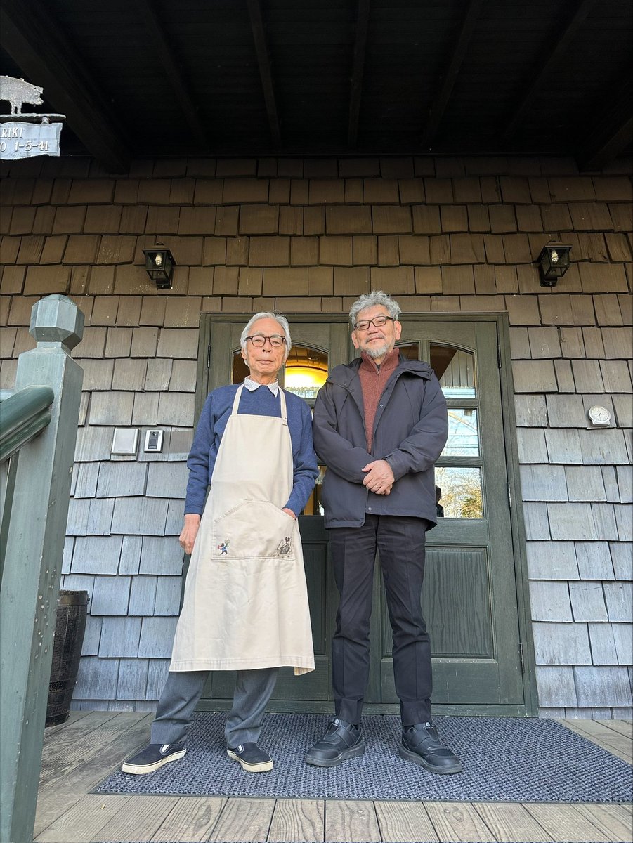gen_ghibli's tweet photo. 📸 Hideaki Anno, creador de 'Evangelion', ha visitado hace unos días a Hayao Miyazaki en su oficina, como hizo el año pasado.

👀 Anno fue animador de 'Nausicaä del Valle del Viento' y es amigo personal del fundador de Studio Ghibli desde hace más de 40 años. https://t.co/nS7e7UfXcA
