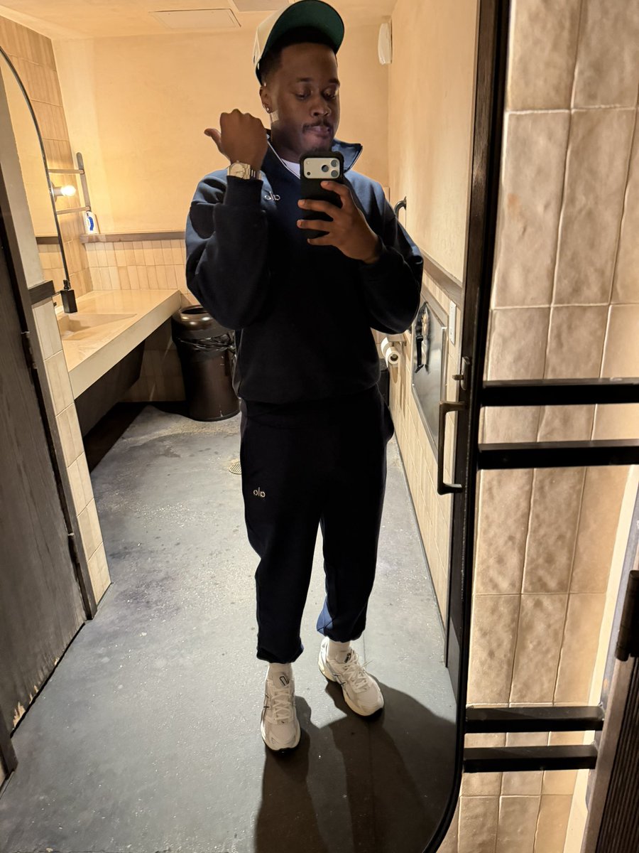 hxtch4l's tweet photo. https://t.co/lzSRgt0434