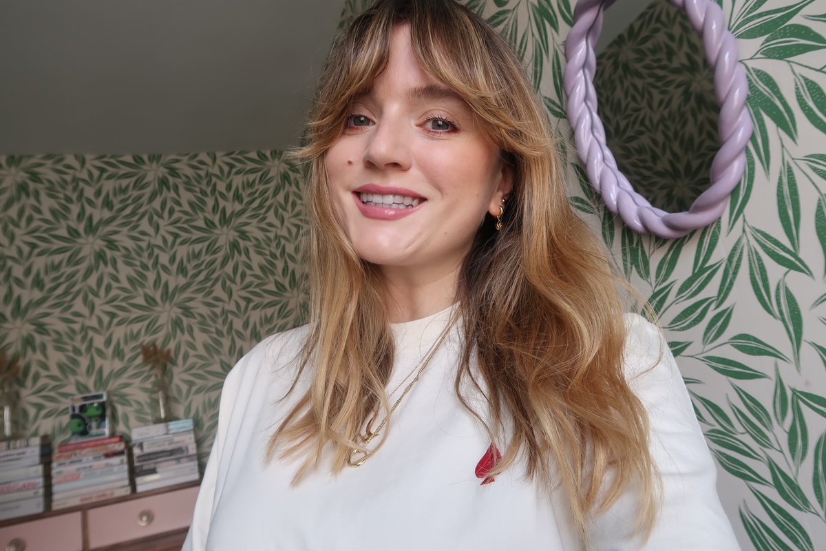 Mirror Weird News tweet media