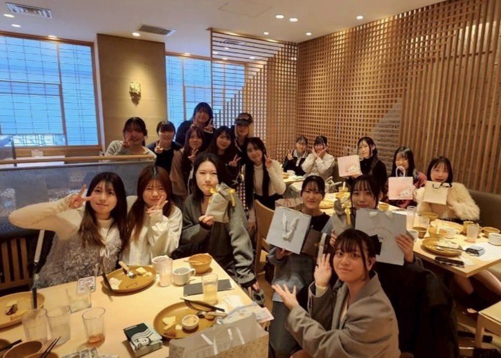 atomi_ss's tweet photo. ごきげんよう🌸学生会本部です！
3月5日に引退式を行い、3年生は学生会本部を引退しました🌸
そして今回の投稿をもって、2025年度学生会本部の投稿は終了となります🙇‍♀️
これまでイベントや活動に参加してくださった皆様、本当にありがとうございました！

2026年度も、どうぞよろしくお願いいたします✨ https://t.co/codGT9Nmqx