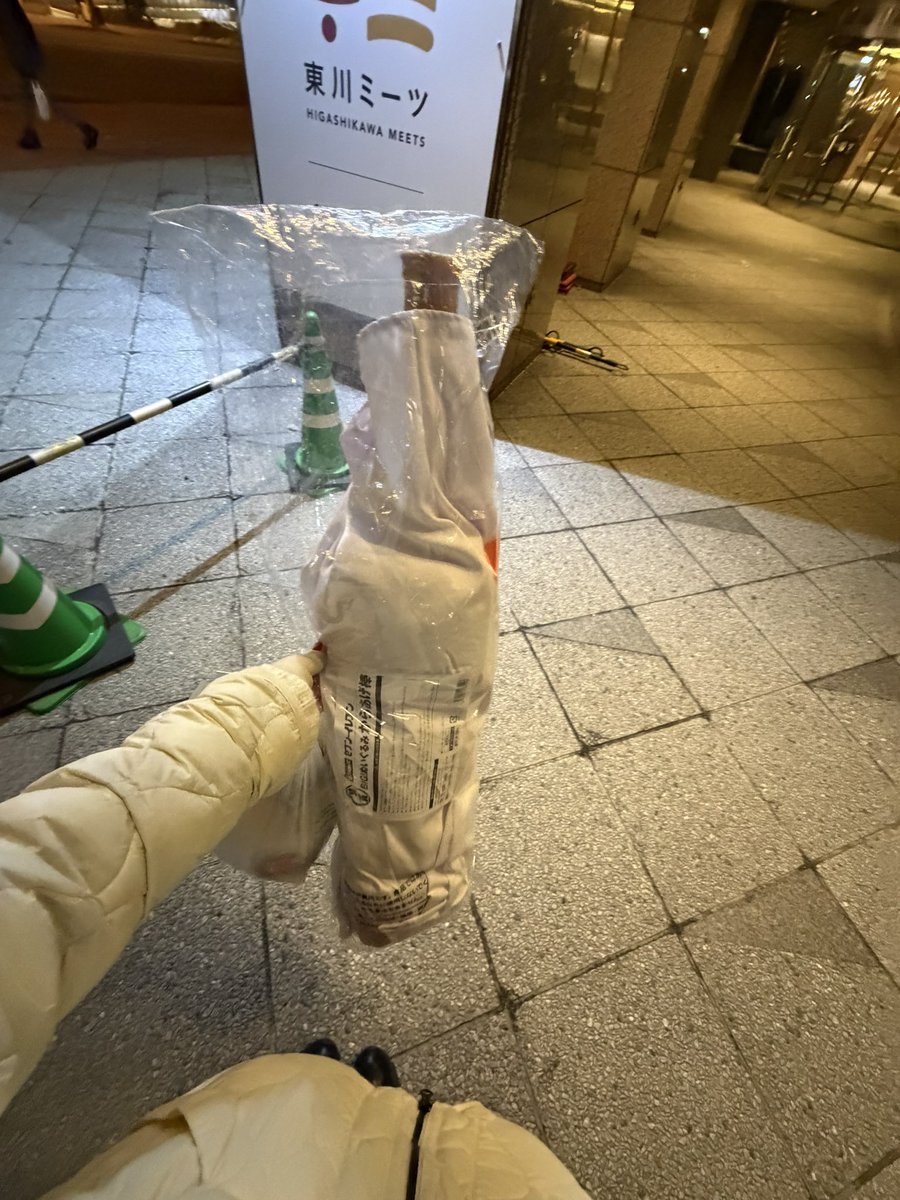 明日ライブ参加予定で札幌いるんですが、ライブ終わってほしくない気持ちにいくらなっても酔った勢いでセブンイレブンのくじをひいてはいけない　特賞　飛行機　どうしよう