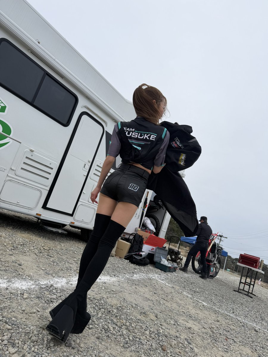 motocross_net's tweet photo. えっ⁉️こんなケタ違いに素敵な女子がモトクロスに来てくれるなんて!!!!!なかのひと変な声でました💓 @yusuke_mx110 #teamyusuke https://t.co/shoKnyEDrv