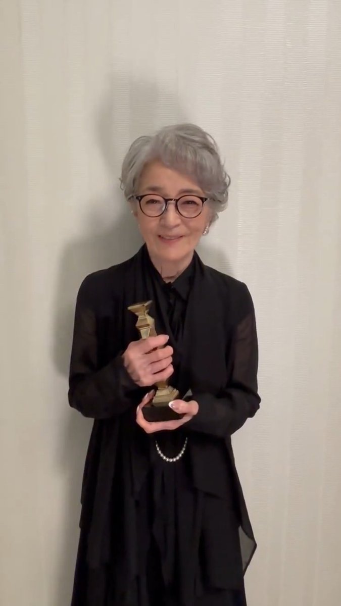 日本アカデミー賞の最優秀主演女優賞受賞 倍賞千恵子の直筆サイン入りジャケット 倍賞千恵子、日本アカデミー賞最優秀主演女優賞を受賞 木村拓哉へ